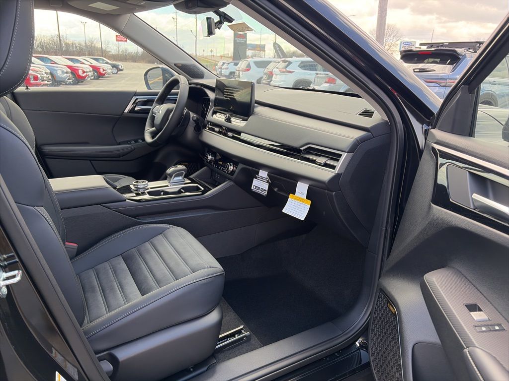 2026 Mitsubishi Outlander SE - Photo 12