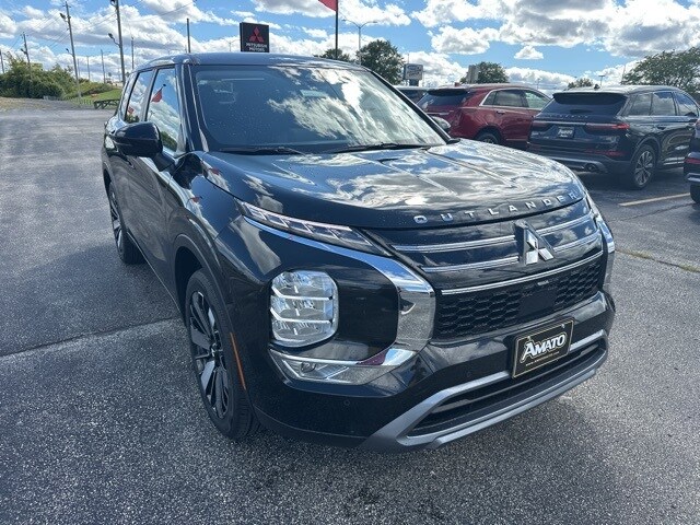 2025 Mitsubishi Outlander SE photo 4