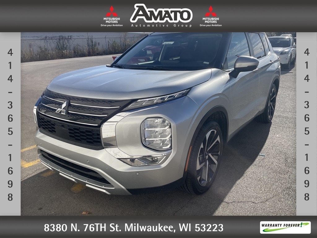 2024 Mitsubishi Outlander SE's photo