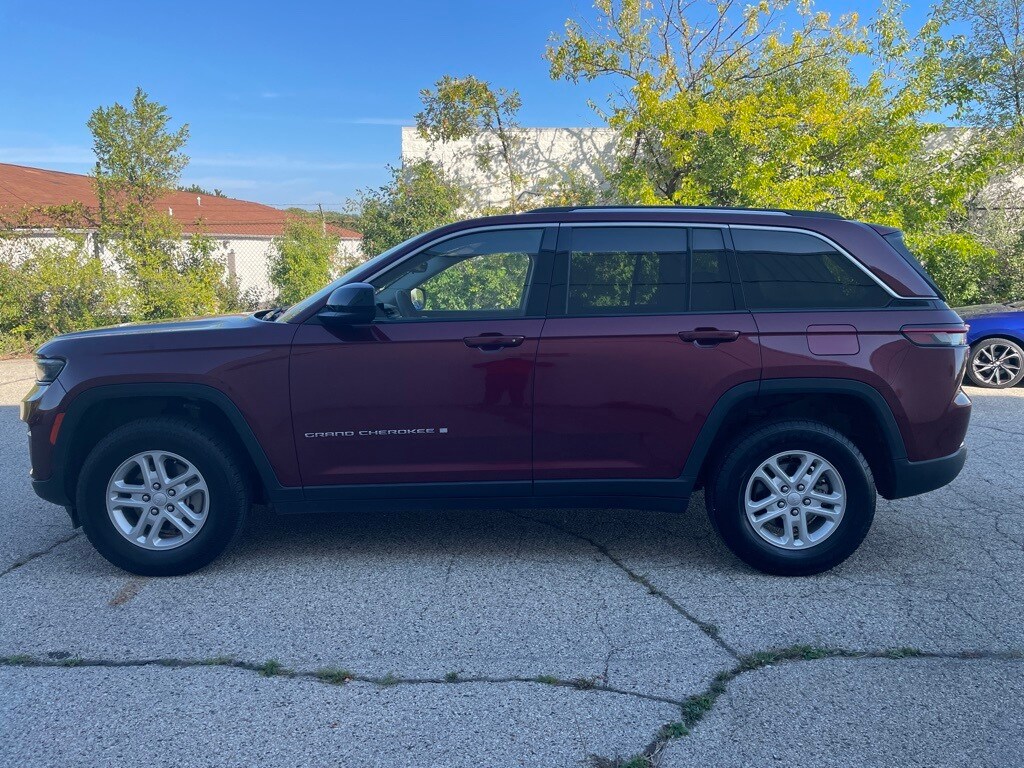 2023 Jeep Grand Cherokee Laredo photo 2
