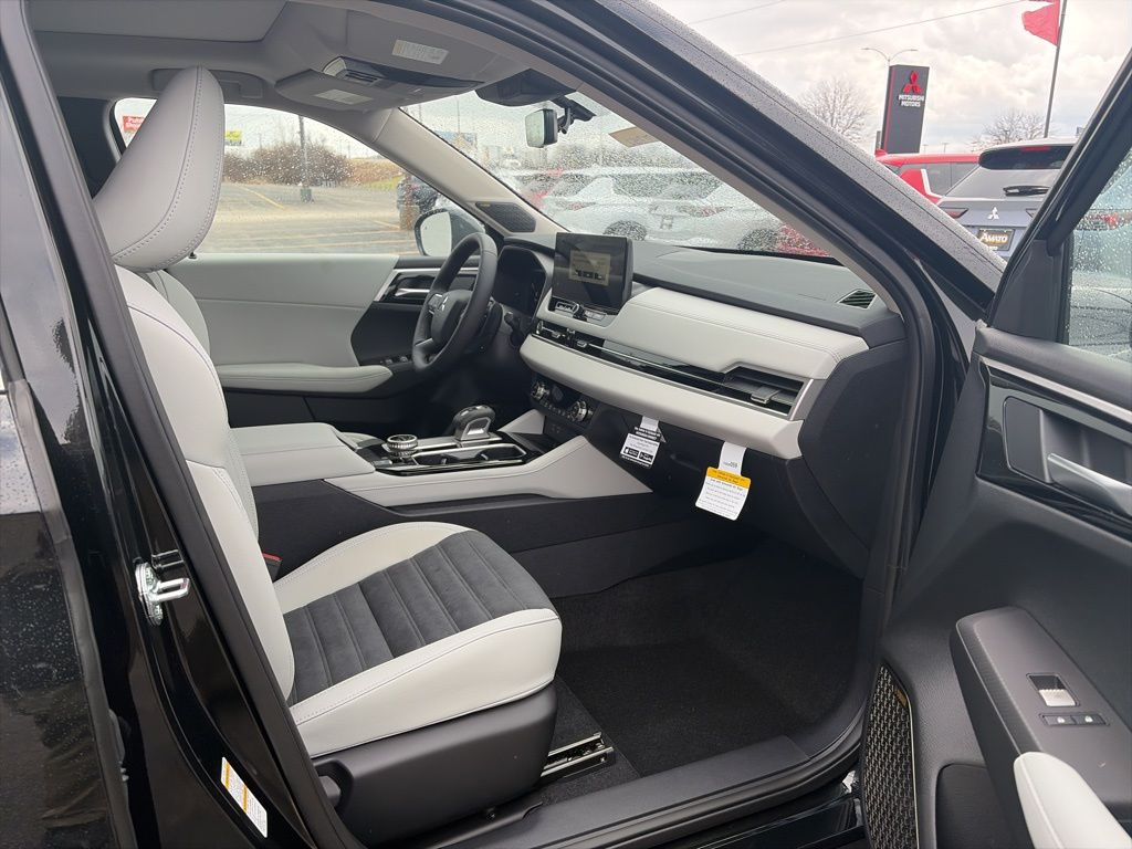 2026 Mitsubishi Outlander SE - Photo 10
