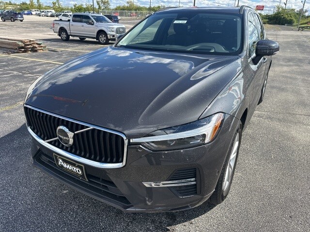 2022 Volvo XC60 B5 Momentum photo 2
