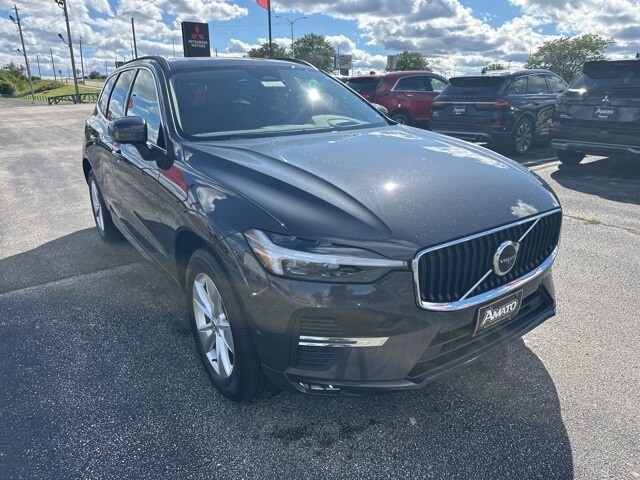 2022 Volvo XC60 B5 Momentum photo 4