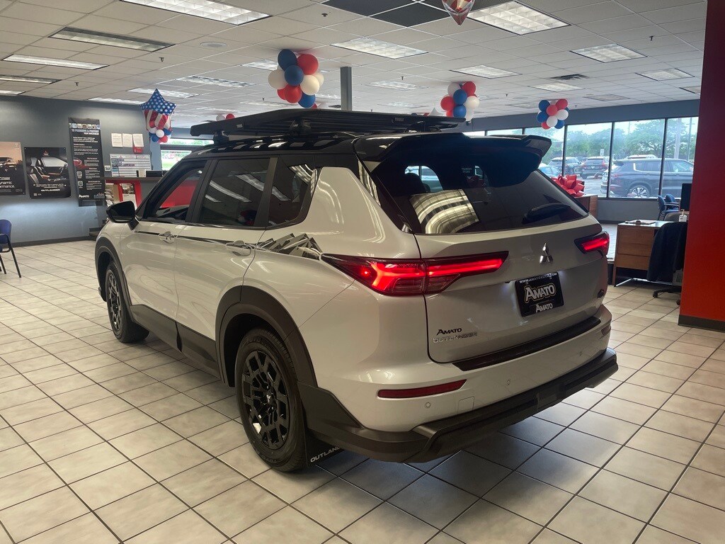 2025 Mitsubishi Outlander SE Ralliart photo 3