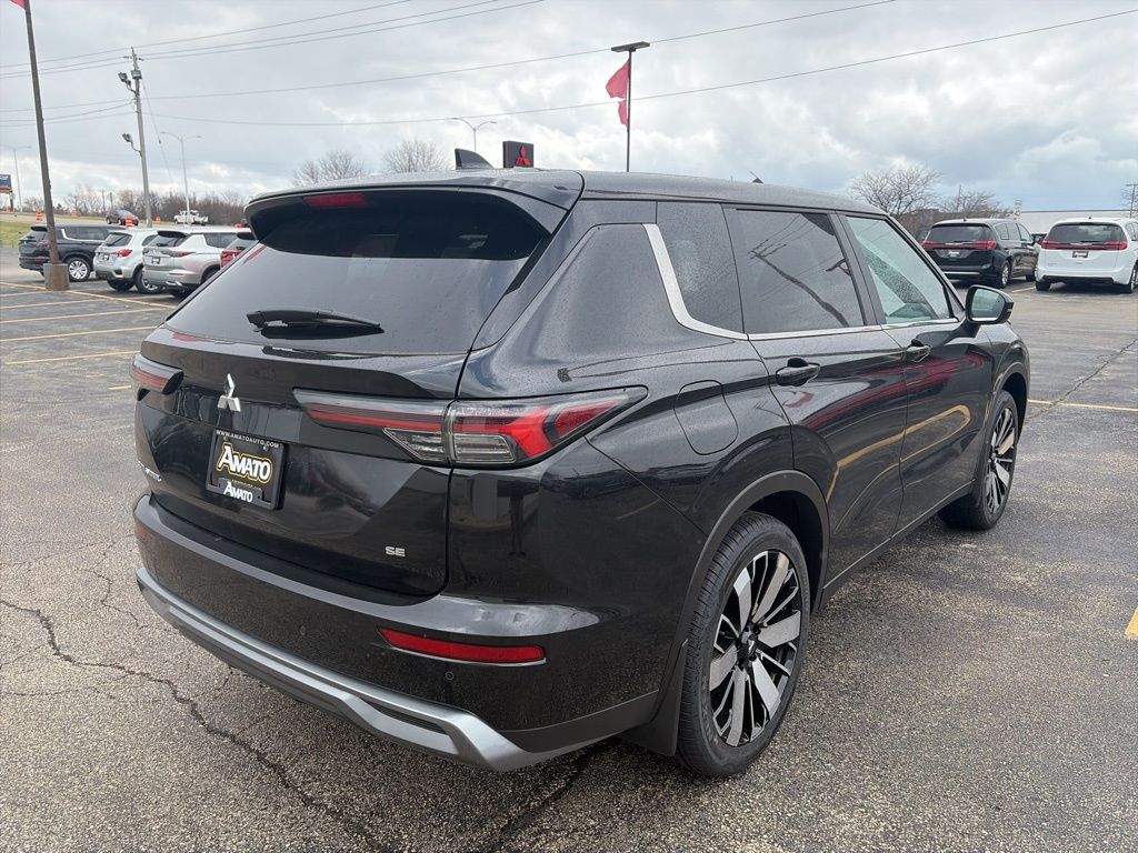 2026 Mitsubishi Outlander SE - Photo 6