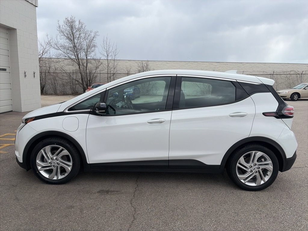 Used 2022 Chevrolet Bolt EV LT with VIN 1G1FW6S05N4128137 for sale in Milwaukee, WI