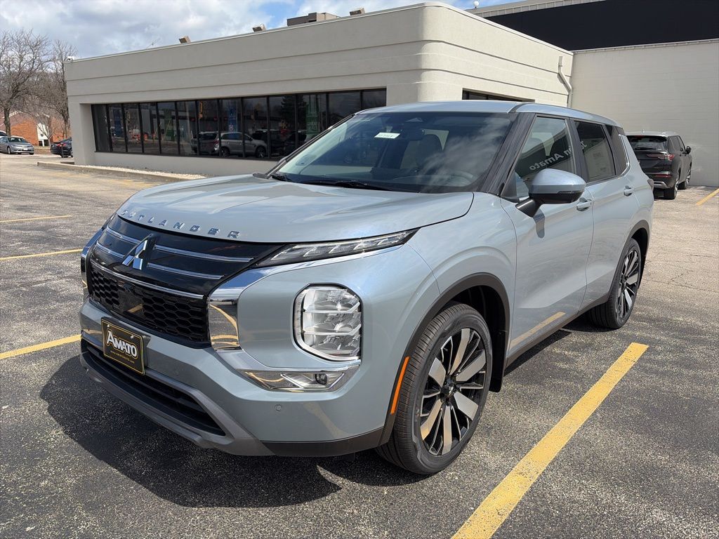 2026 Mitsubishi Outlander SE FWD's photo