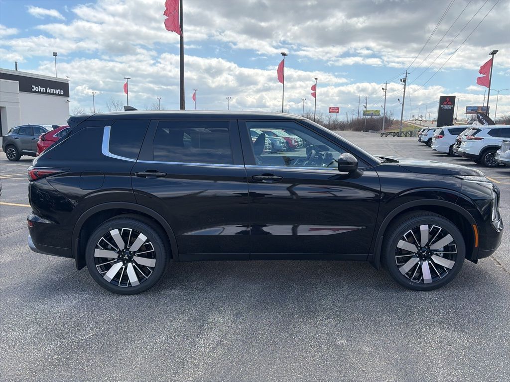 2026 Mitsubishi Outlander SE - Photo 9