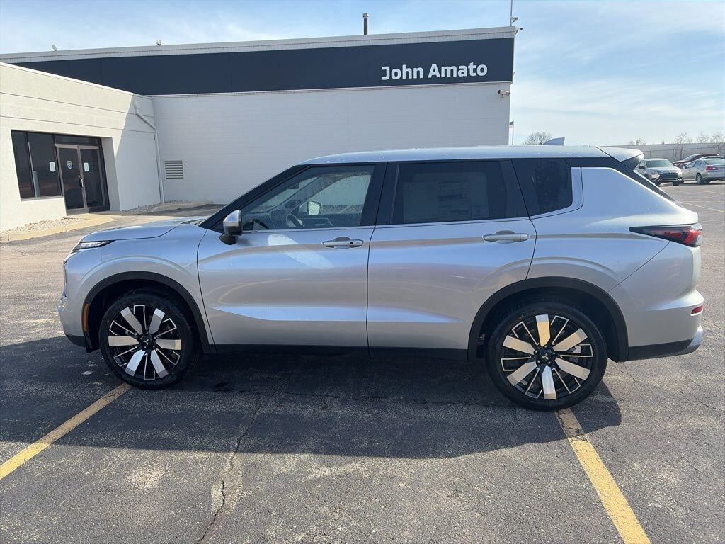 New 2026 Mitsubishi Outlander SE SUV
