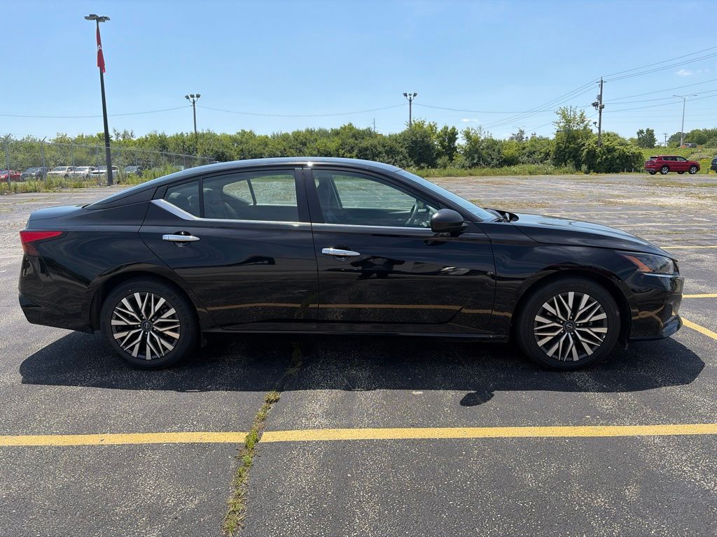 2025 Nissan Altima SV - Photo 7