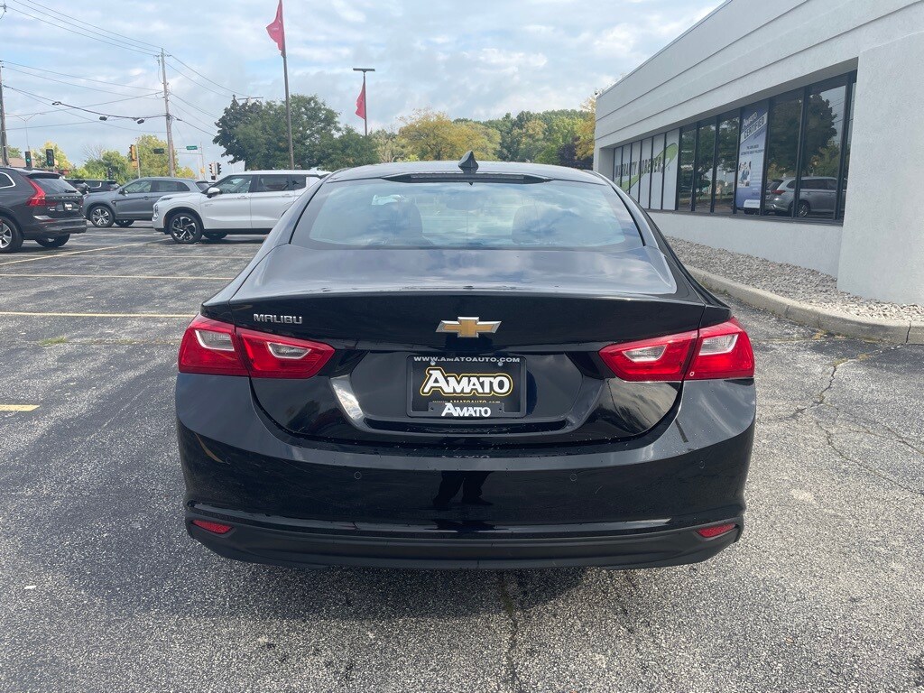 2025 Chevrolet Malibu LS photo 2