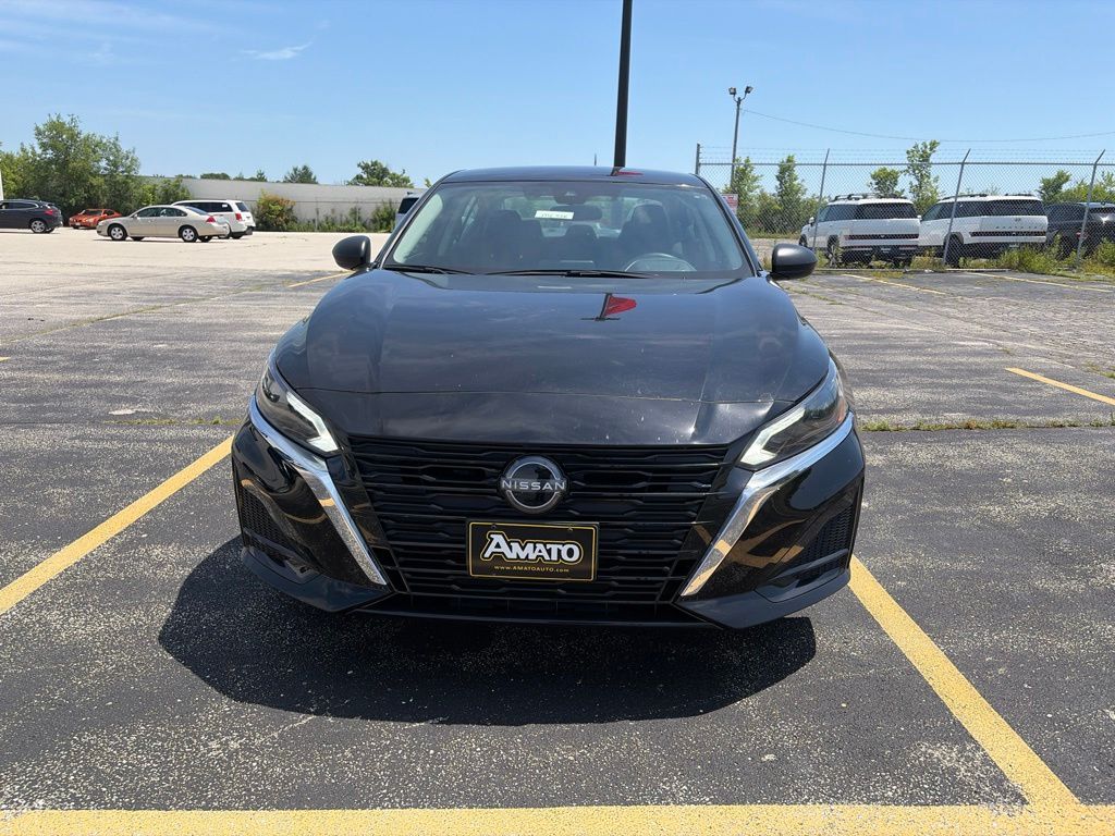 2025 Nissan Altima SV - Photo 9