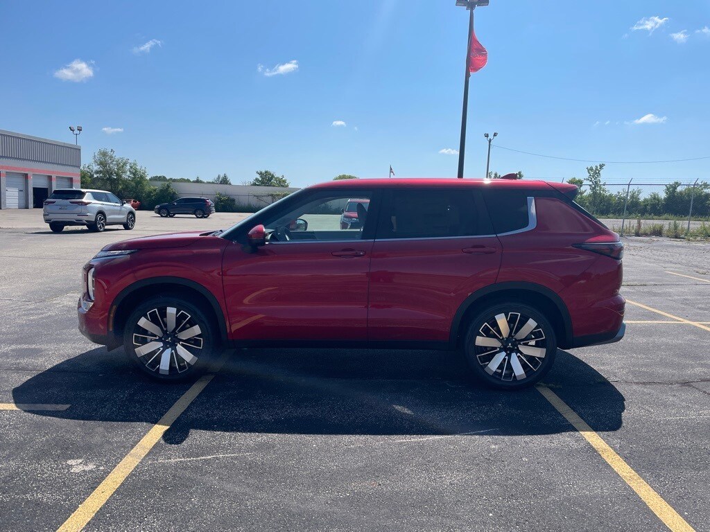 2025 Mitsubishi Outlander SE photo 2