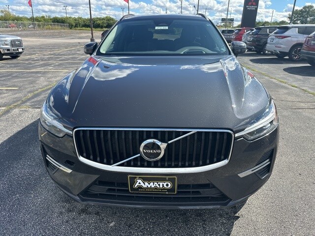 2022 Volvo XC60 B5 Momentum photo 3