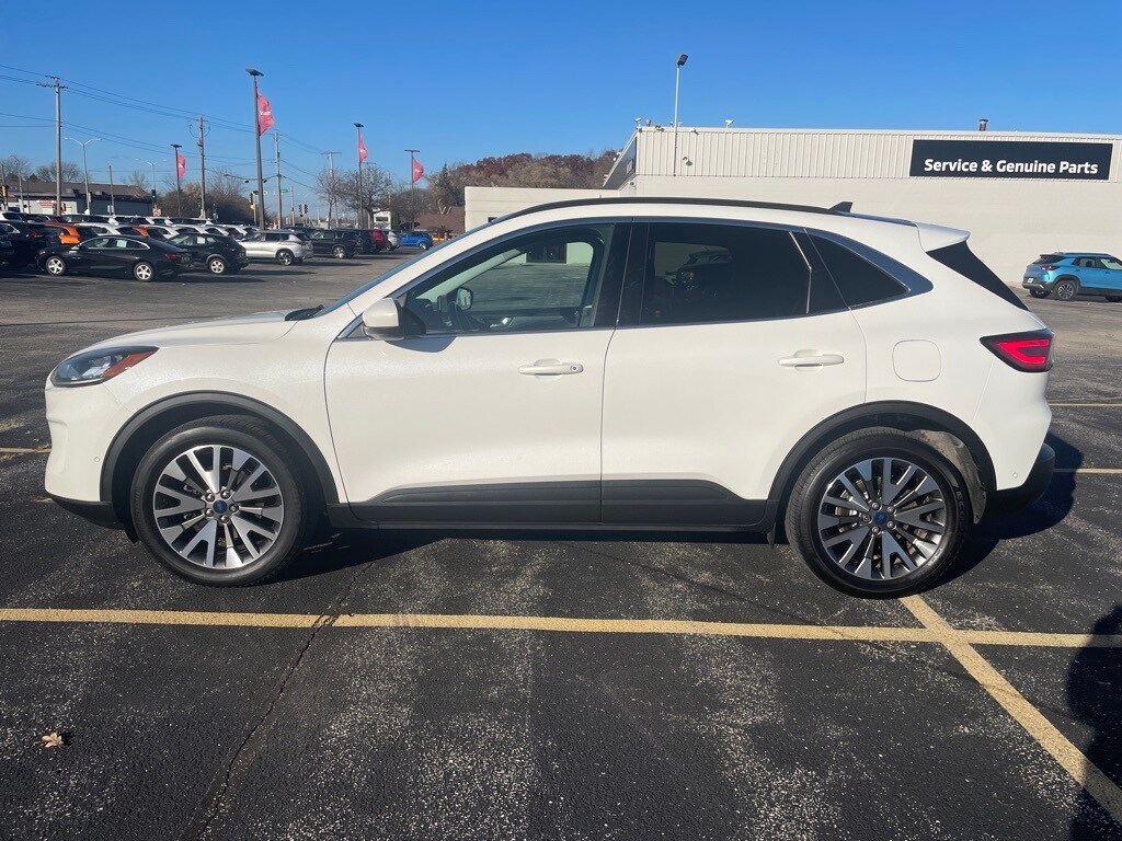 2021 Ford Escape Titanium Hybrid photo 3