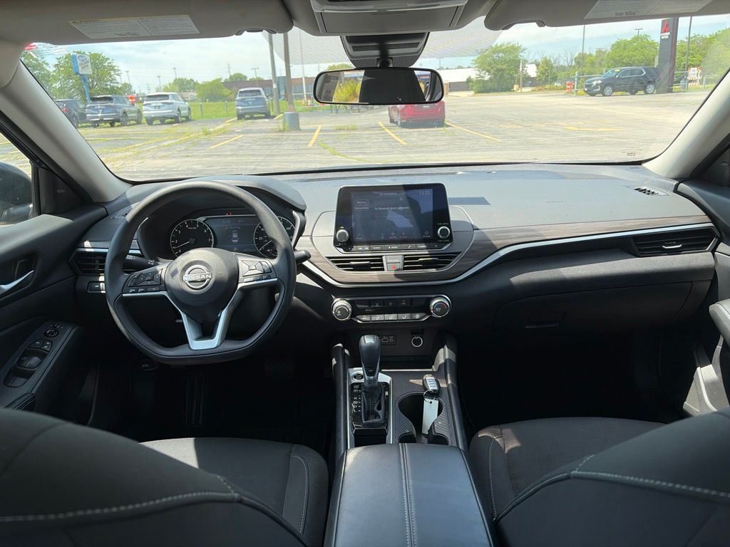 2025 Nissan Altima SV - Photo 21