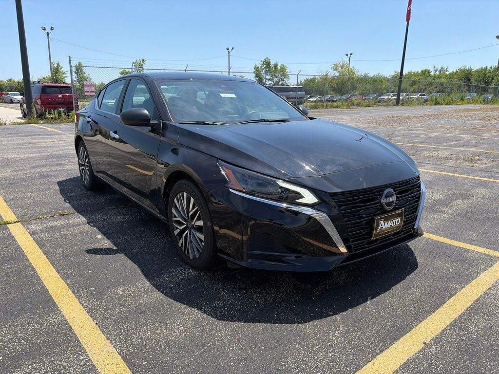 2025 Nissan Altima SV - Photo 8