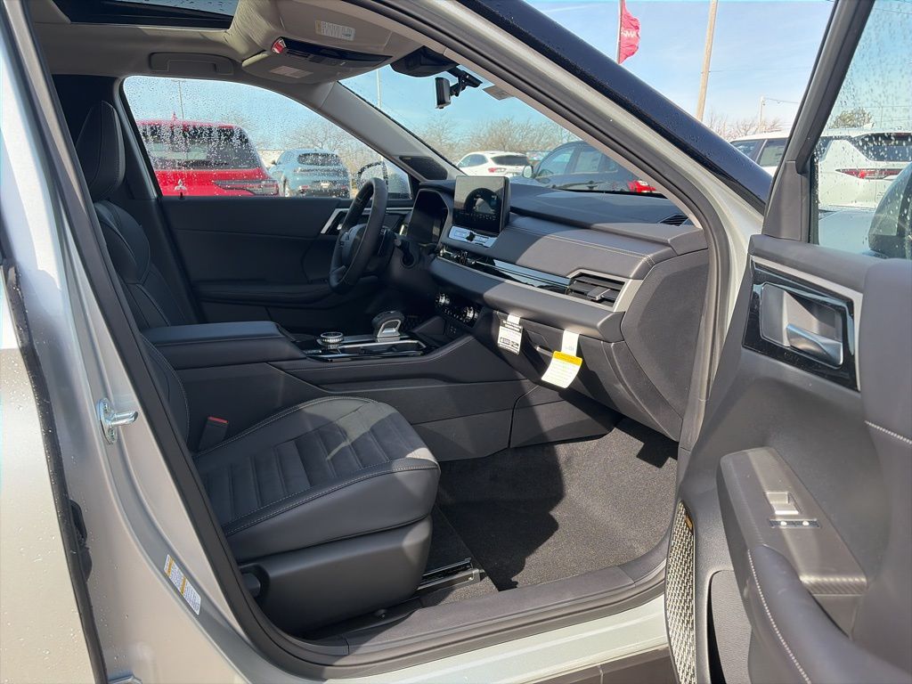 2026 Mitsubishi Outlander SE - Photo 13