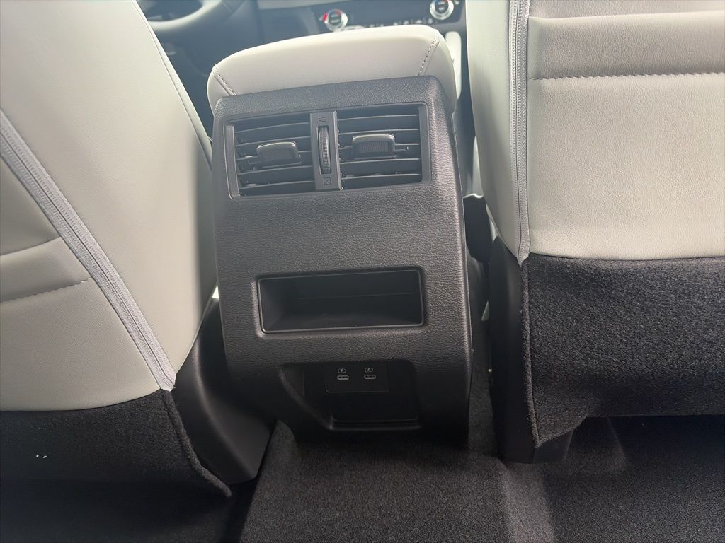 2026 Mitsubishi Outlander SE - Photo 13
