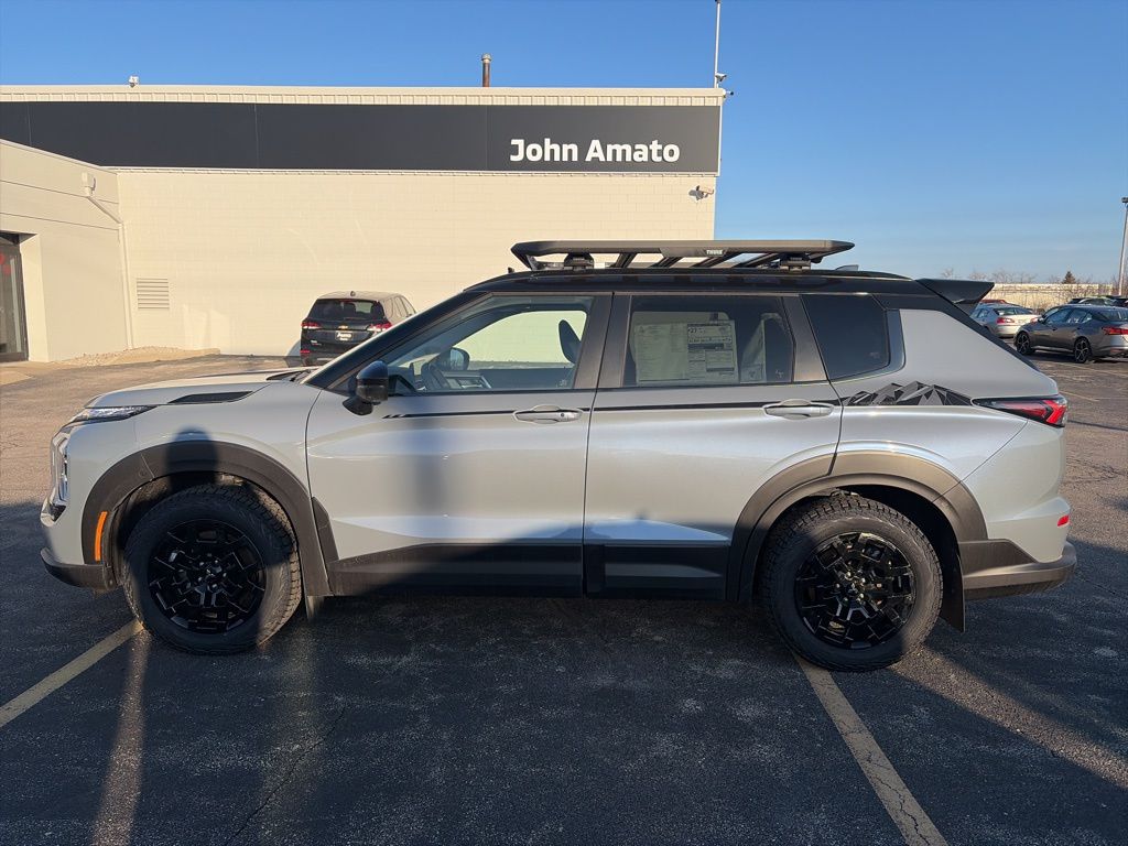 2026 Mitsubishi Outlander Trail Edition - Photo 2