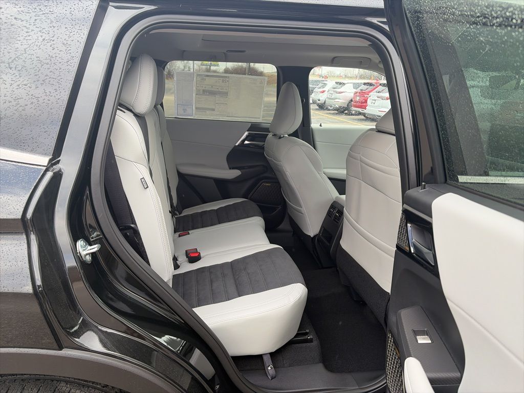 2026 Mitsubishi Outlander SE - Photo 12
