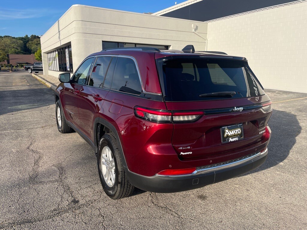 2023 Jeep Grand Cherokee Laredo photo 2