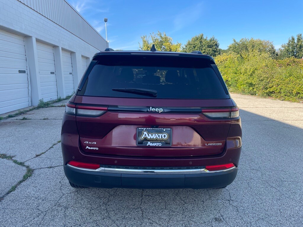 2023 Jeep Grand Cherokee Laredo photo 4
