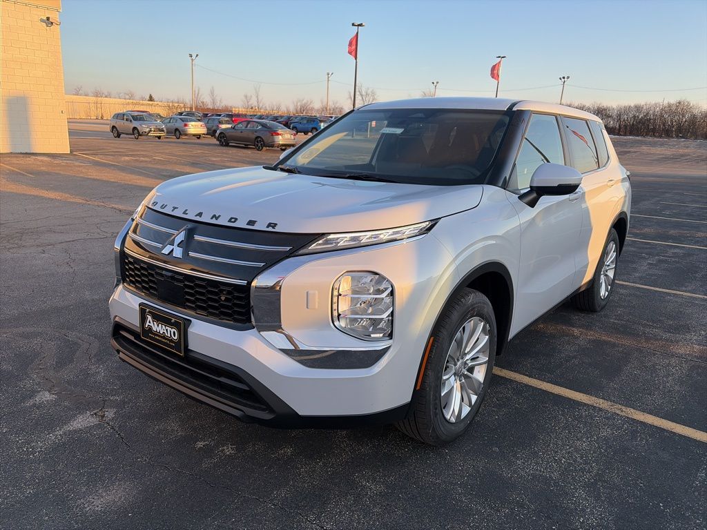 2026 Mitsubishi Outlander ES S-AWC's photo