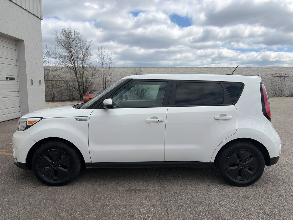 Used 2017 Kia Soul EV with VIN KNDJP3AE1H7022443 for sale in Milwaukee, WI