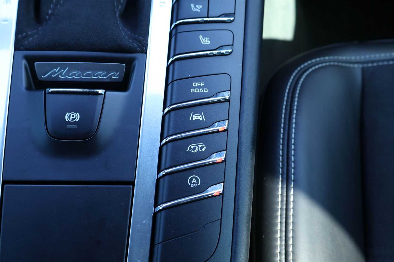 Thumbnail: 2017 Porsche Macan - 25