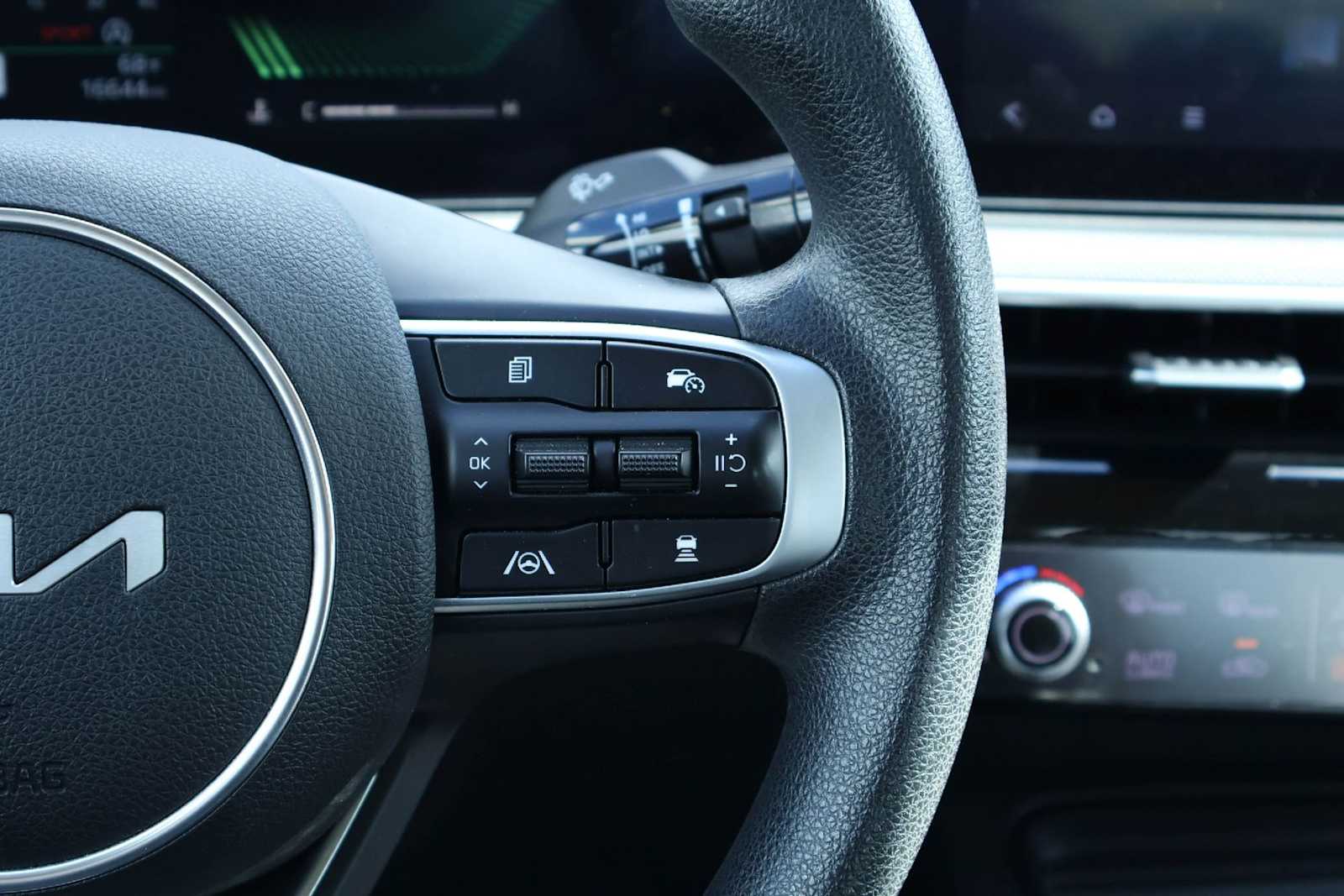 Thumbnail: 2025 Kia K5 - 23