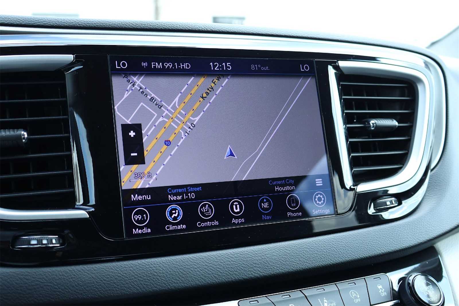 Thumbnail: 2020 Chrysler Pacifica - 28