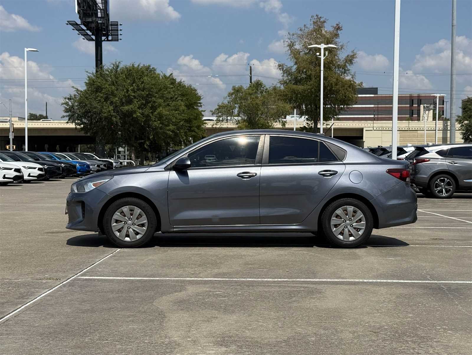 Thumbnail: 2020 Kia Rio - 3