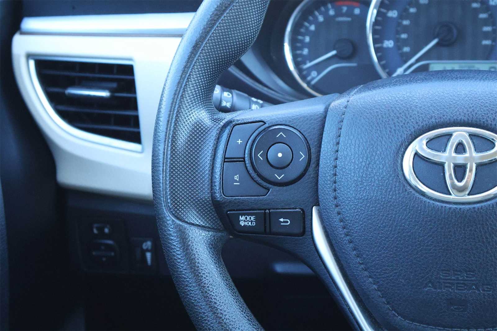 Thumbnail: 2015 Toyota Corolla - 22