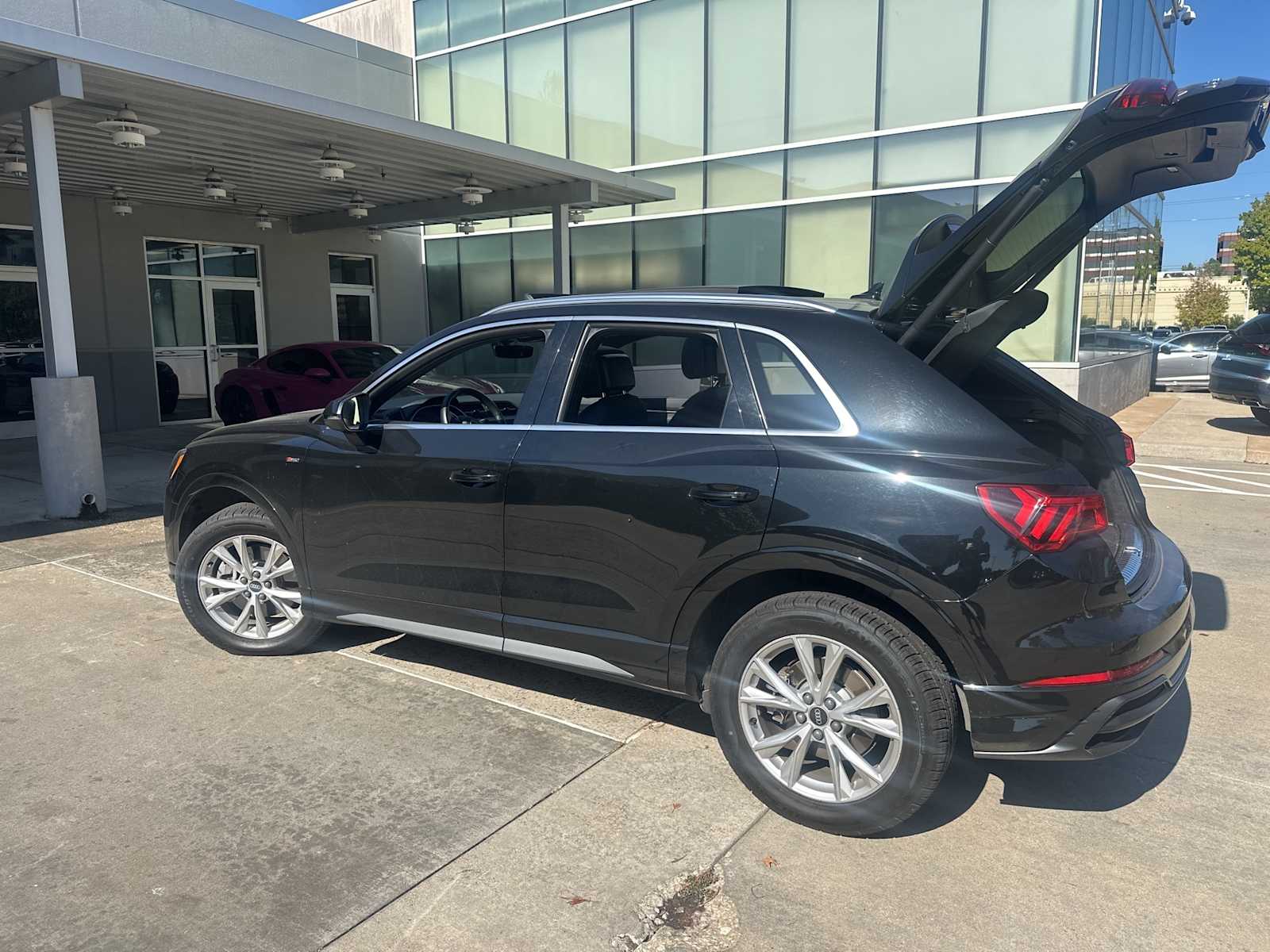 Thumbnail: 2022 Audi Q3 - 6