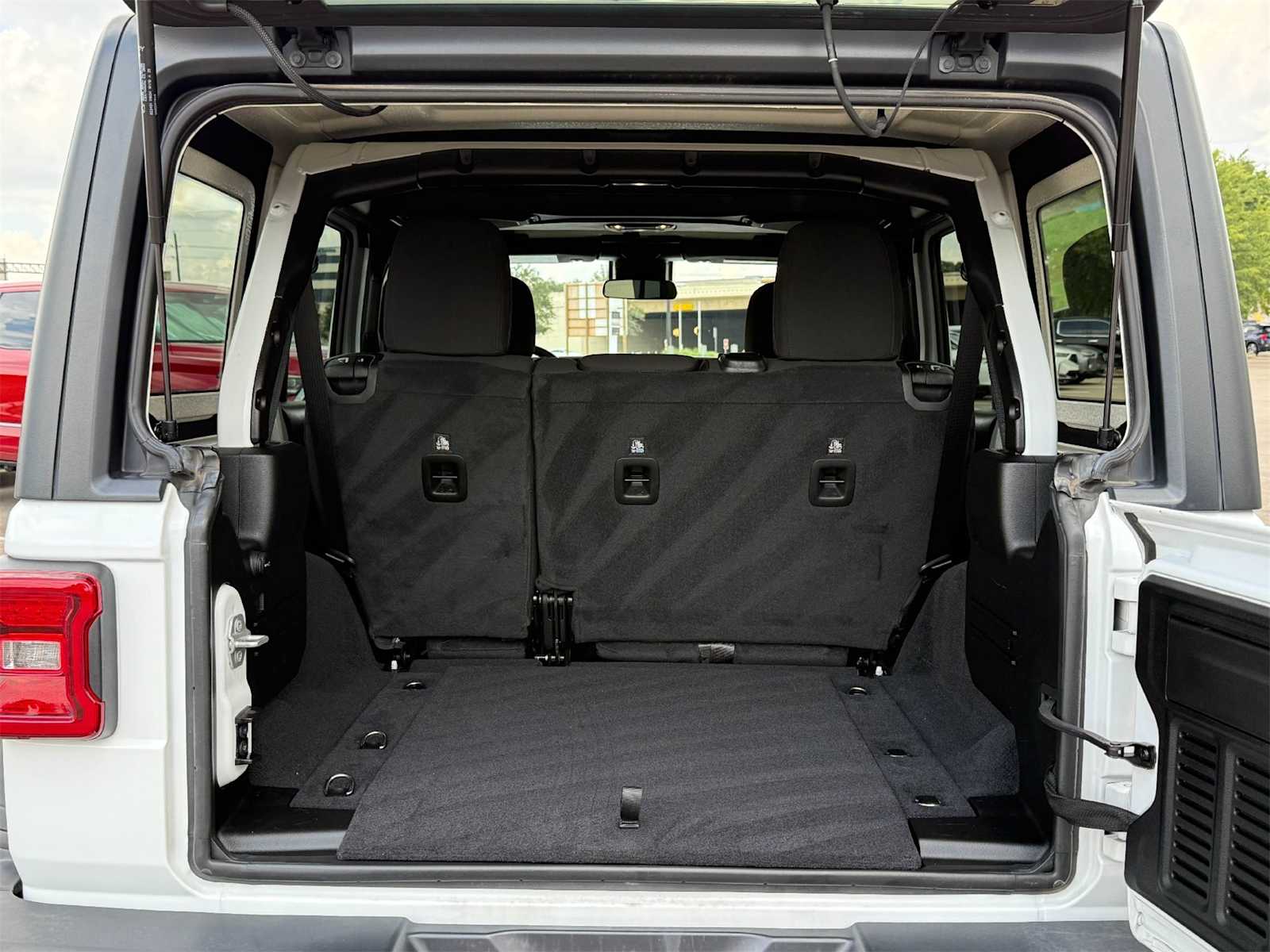Thumbnail: 2019 Jeep Wrangler - 19