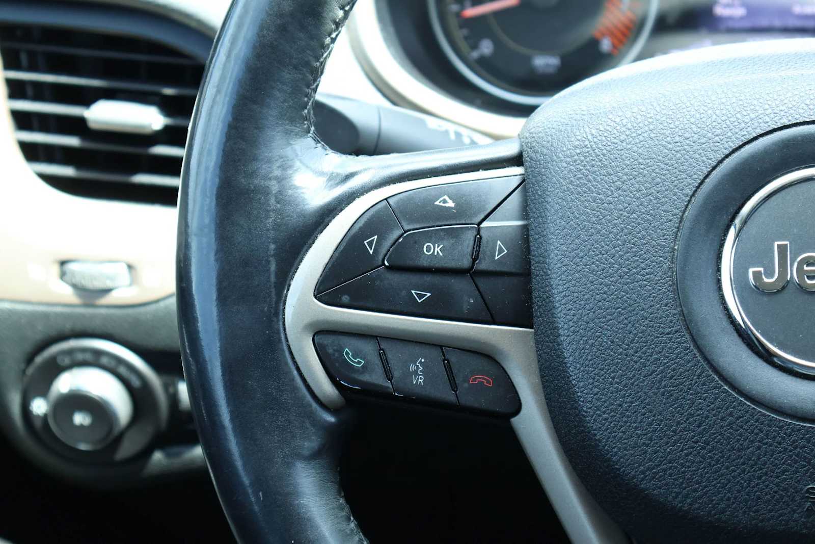 Thumbnail: 2014 Jeep Cherokee - 22