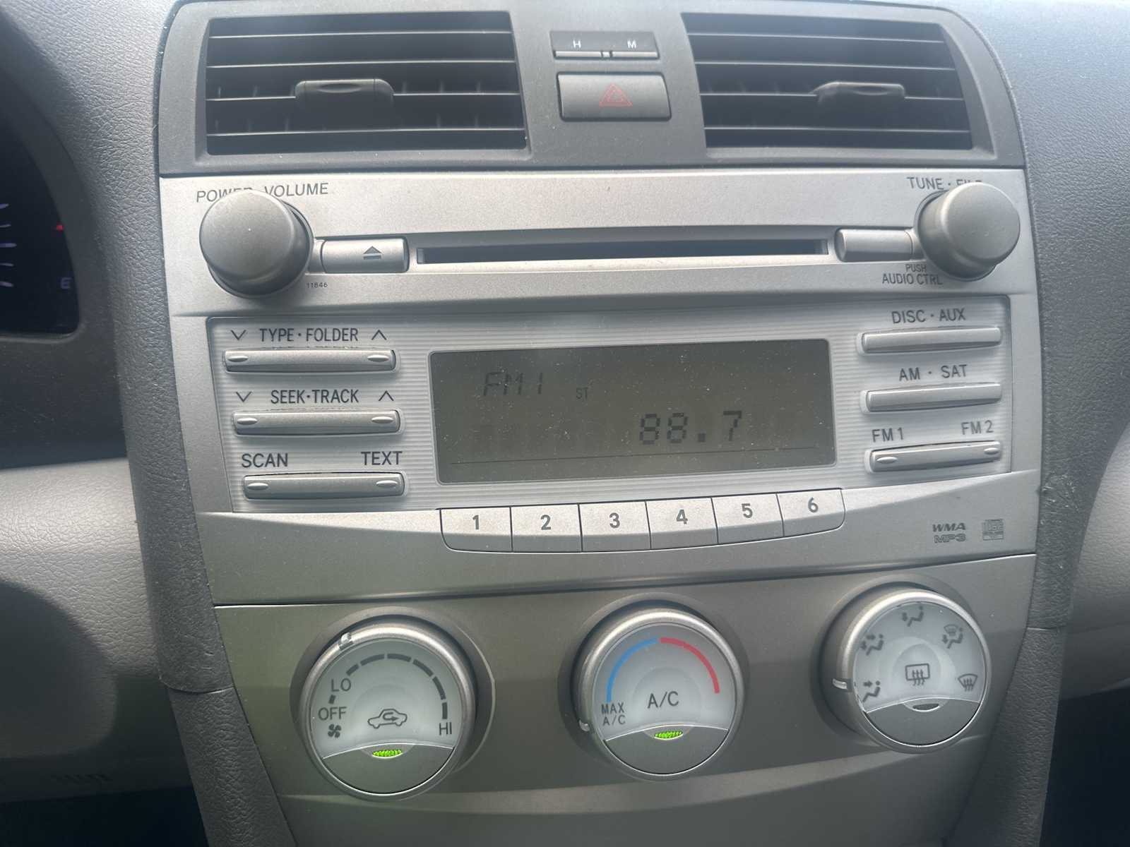 2011 Toyota Camry LE 12