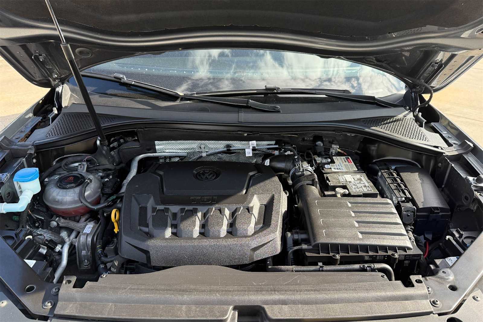 Thumbnail: 2022 Volkswagen Tiguan - 9