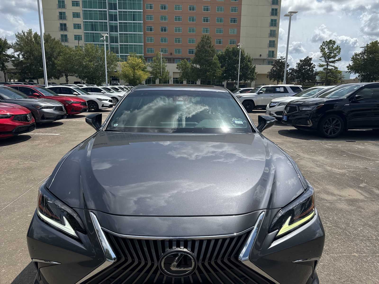 Thumbnail: 2019 Lexus ES - 2