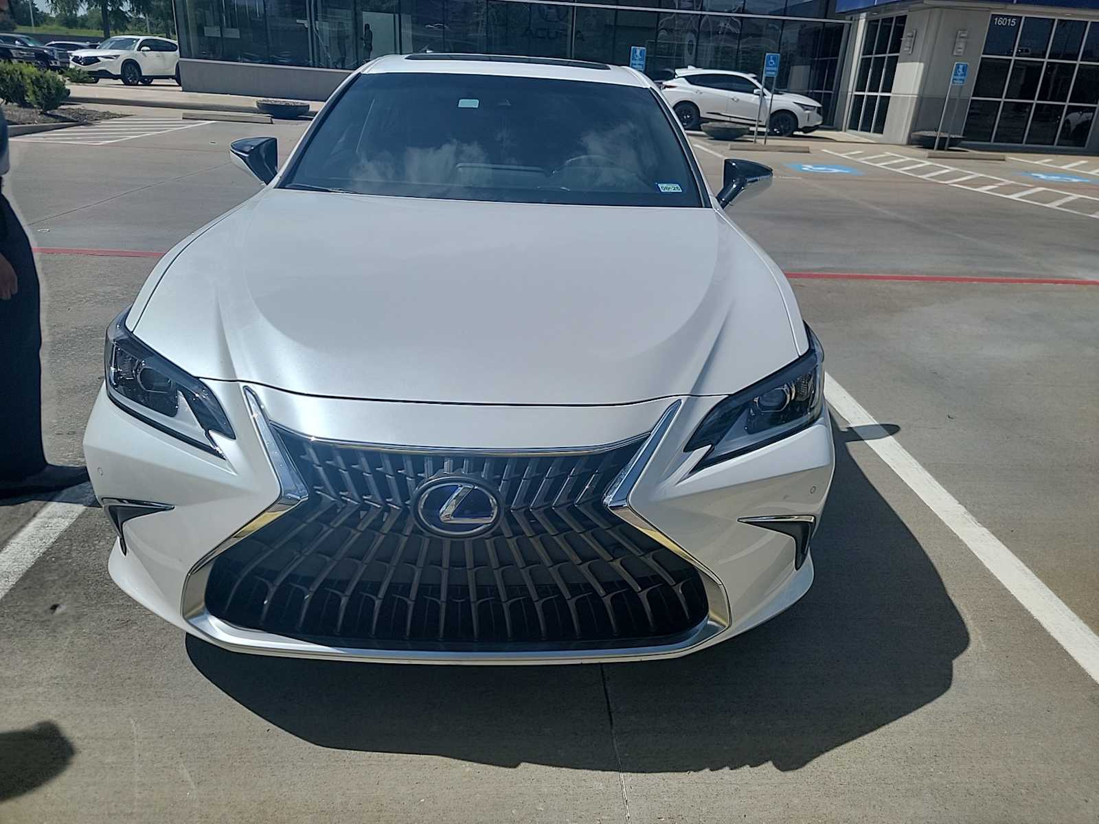 Thumbnail: 2022 Lexus ES - 2