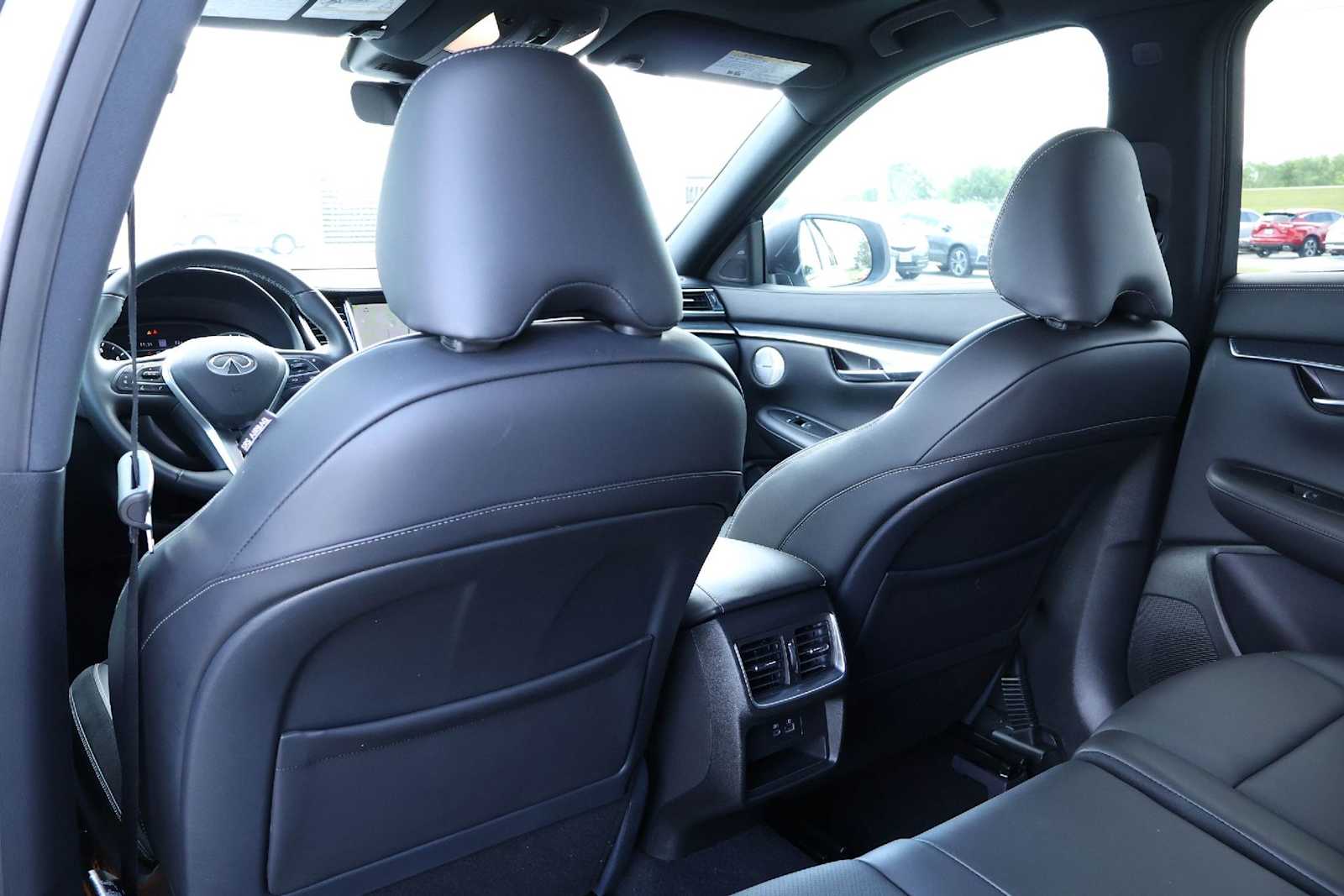 Thumbnail: 2025 INFINITI QX50 - 12