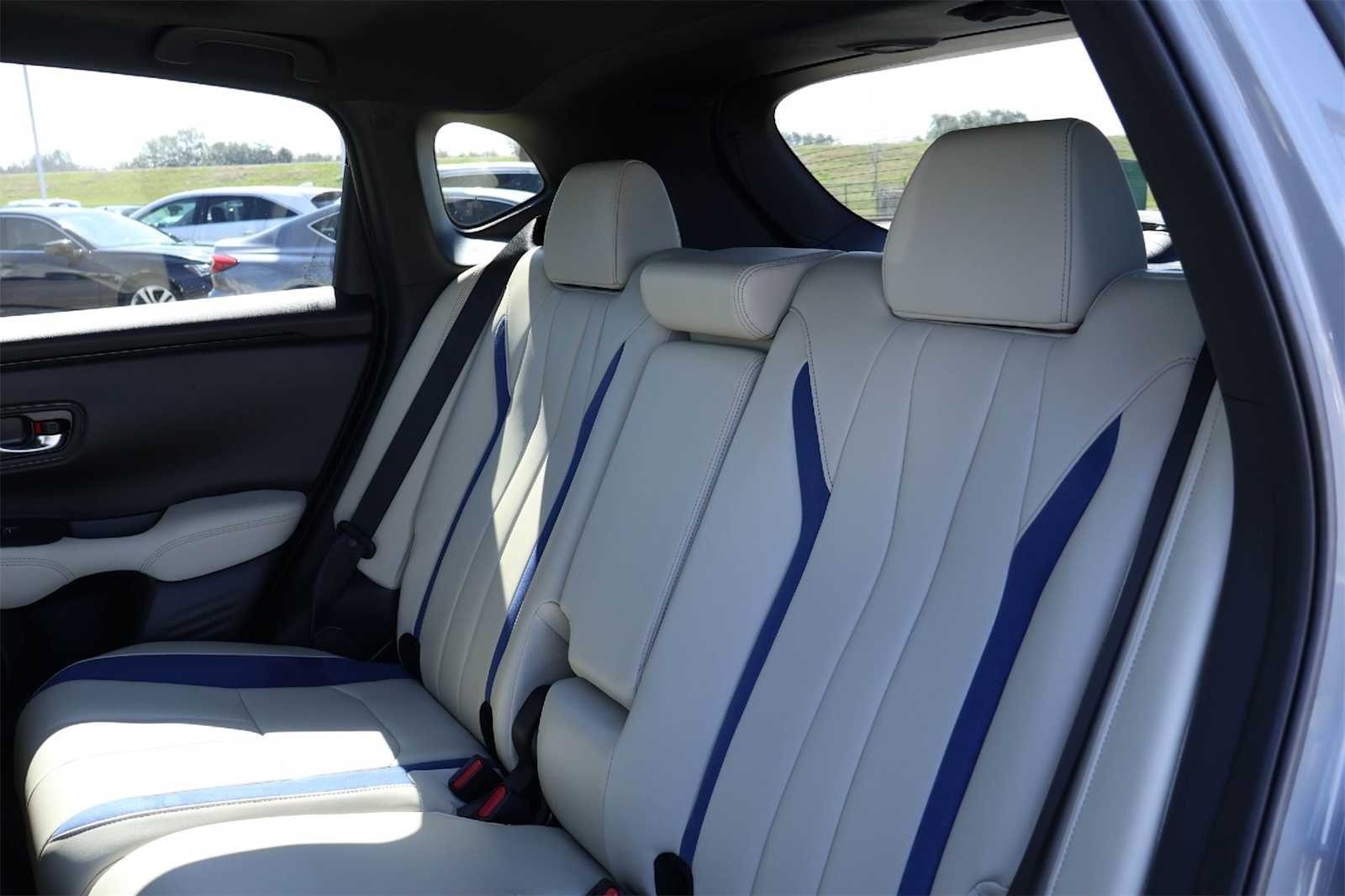 Thumbnail: 2025 Acura ADX - 13