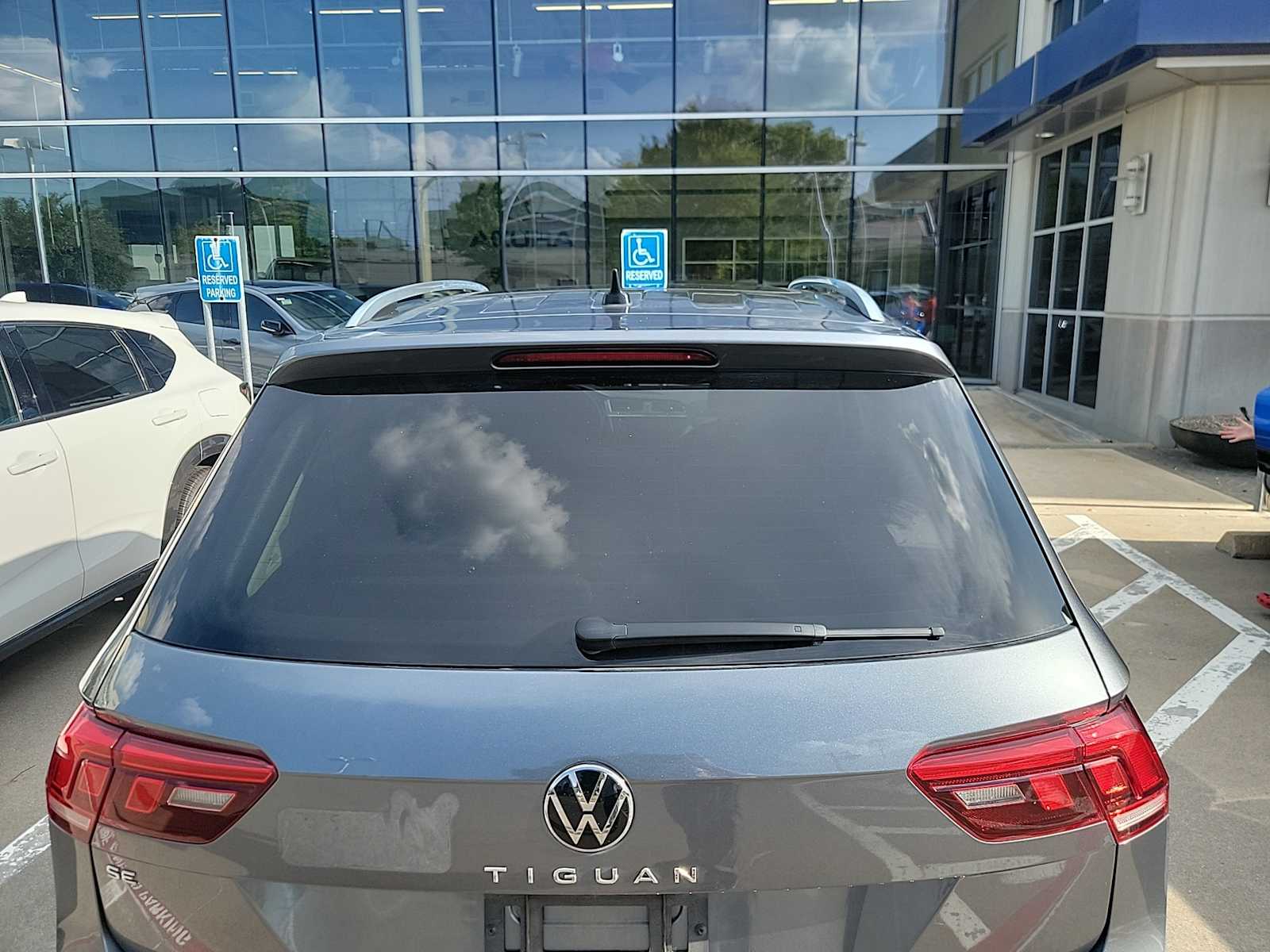 Thumbnail: 2022 Volkswagen Tiguan - 5