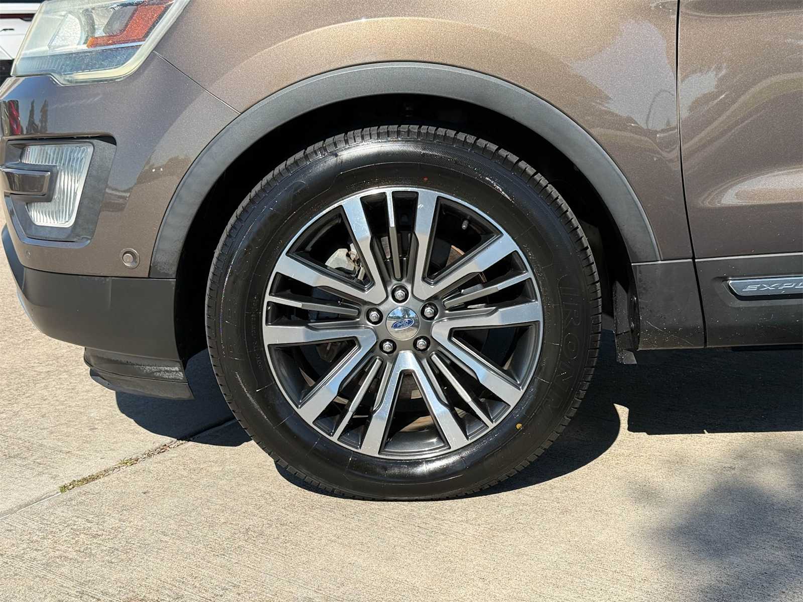 Thumbnail: 2016 Ford Explorer - 8