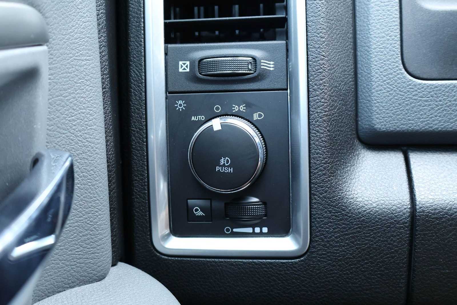 Thumbnail: 2019 RAM 1500 Classic - 28