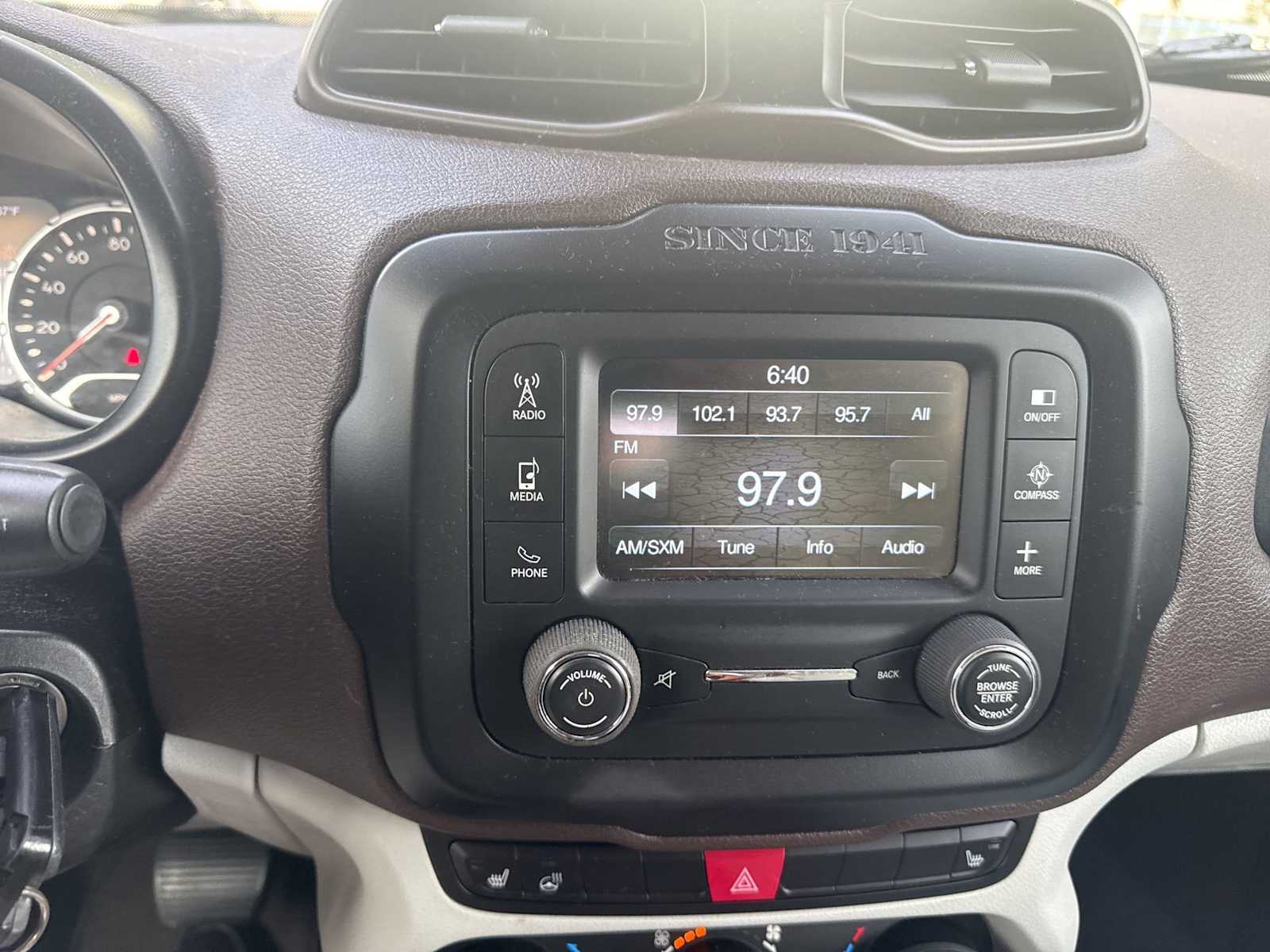 Thumbnail: 2015 Jeep Renegade - 10