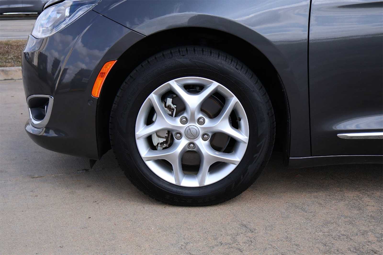 Thumbnail: 2020 Chrysler Pacifica - 8