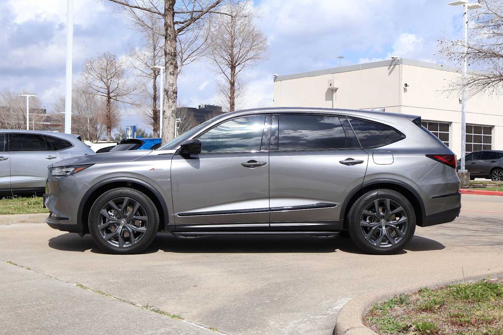 Thumbnail: 2023 Acura MDX - 3