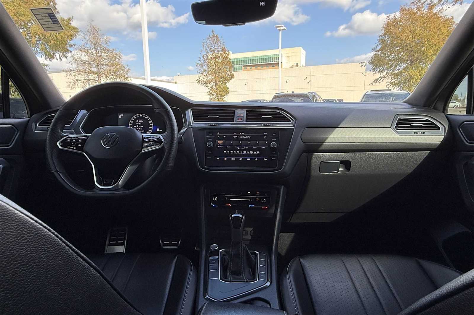 Thumbnail: 2022 Volkswagen Tiguan - 10